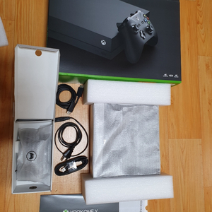 XBOX ONE X 1TB 세트팝니다.