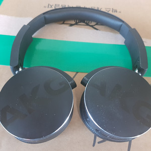 AKG Y50BT

