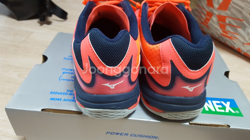 미즈노 웨이브 라이트닝 z3 260사이즈 판매합니다.--1