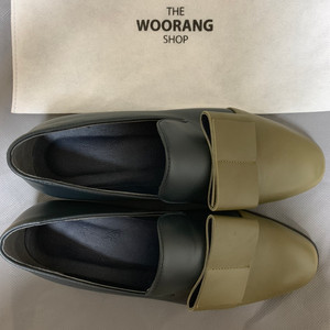 the Woorang Shop 신발(새 신발)