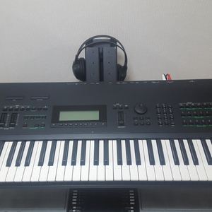 YAMAHA YS77 신디사이저