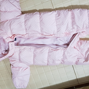 갭 여아 패딩우주복 판매합니다.