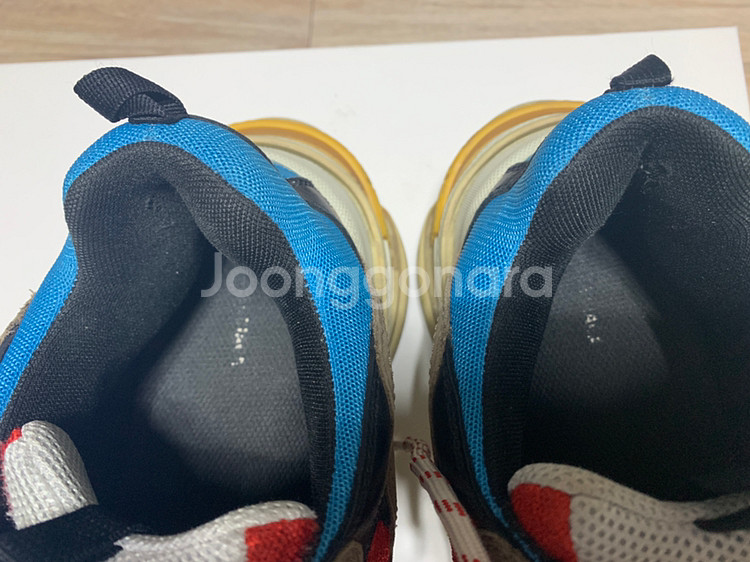 발렌시아가 트리플s 정품 판매합니다. 41--3