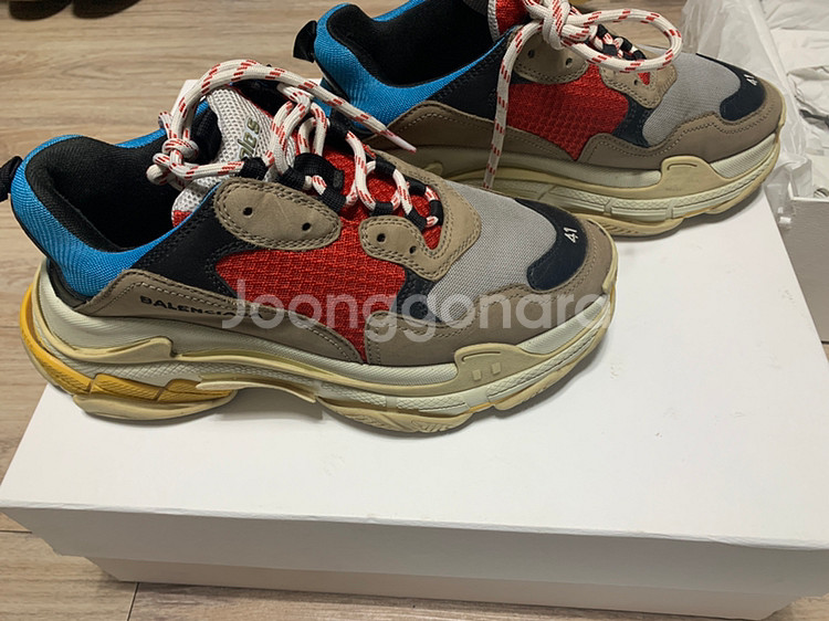 발렌시아가 트리플s 정품 판매합니다. 41--6