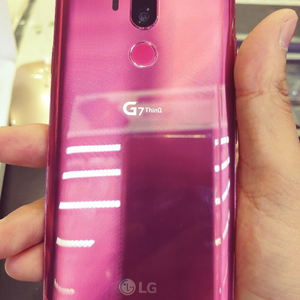 LG g7 (뒤쪽 파손밑,모서리기스)
