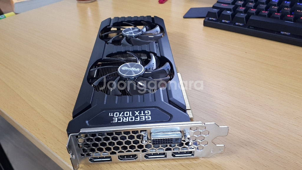 이엠텍 제논 GF GTX1070 TI STROM X D--1