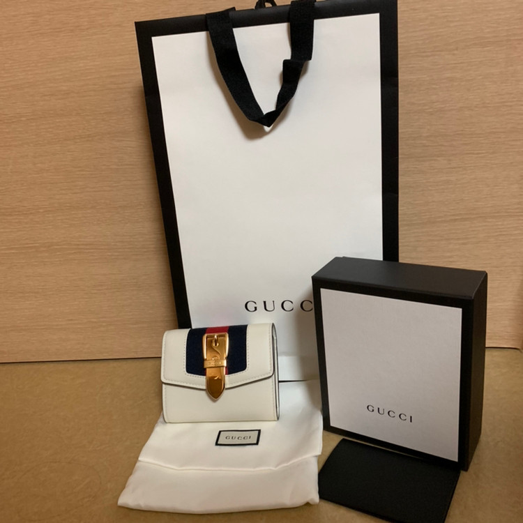 새상품)구찌 풀구성 정품 실비반지갑 화이트 마지막 가격--0