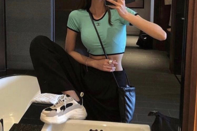 제니티셔츠 제니 샤넬 인간샤넬 샤넬크롭티 이미지