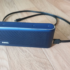 AKG 스피커