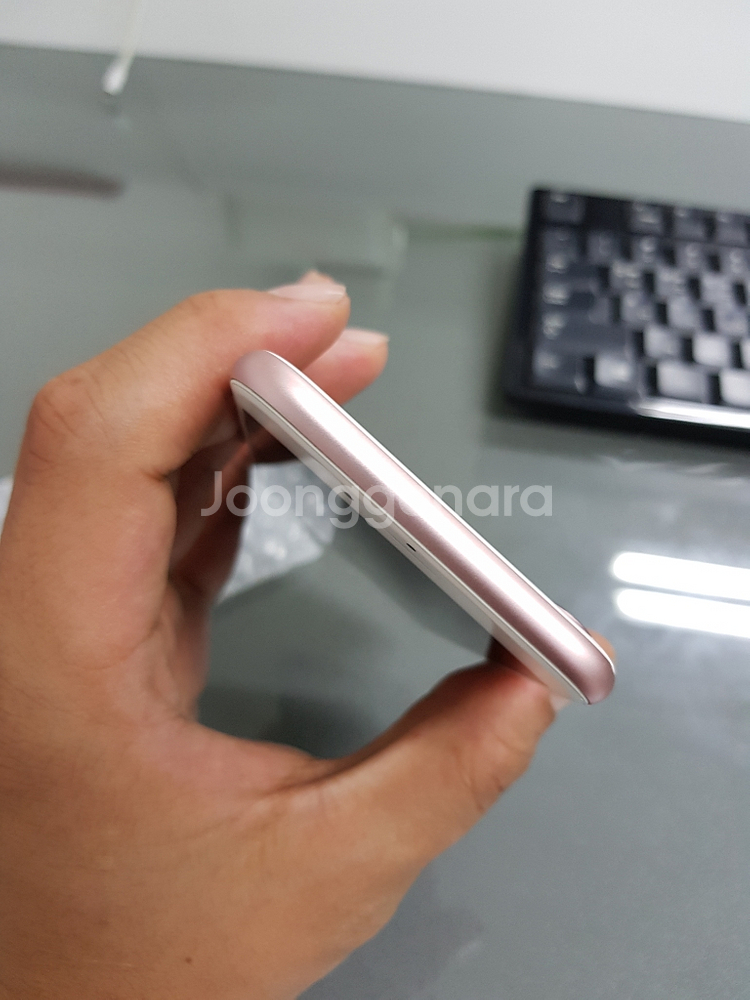 아이폰7 128기가 로즈골드 정상해지된A급 공기계팝니다--5
