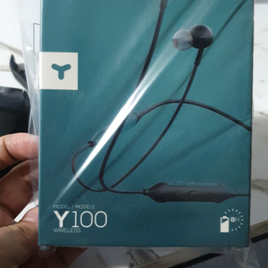 AKG Y100 새거 팝니다. 서울 잠실건대 직거래가능