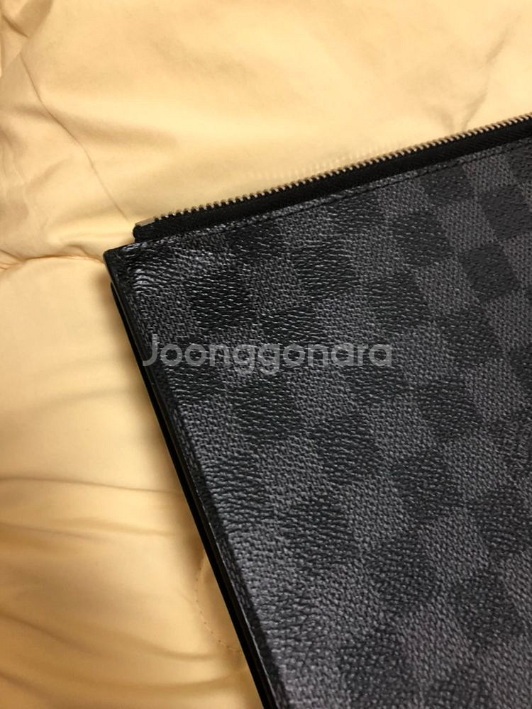 루이비통 클러치백 팝니다~--6
