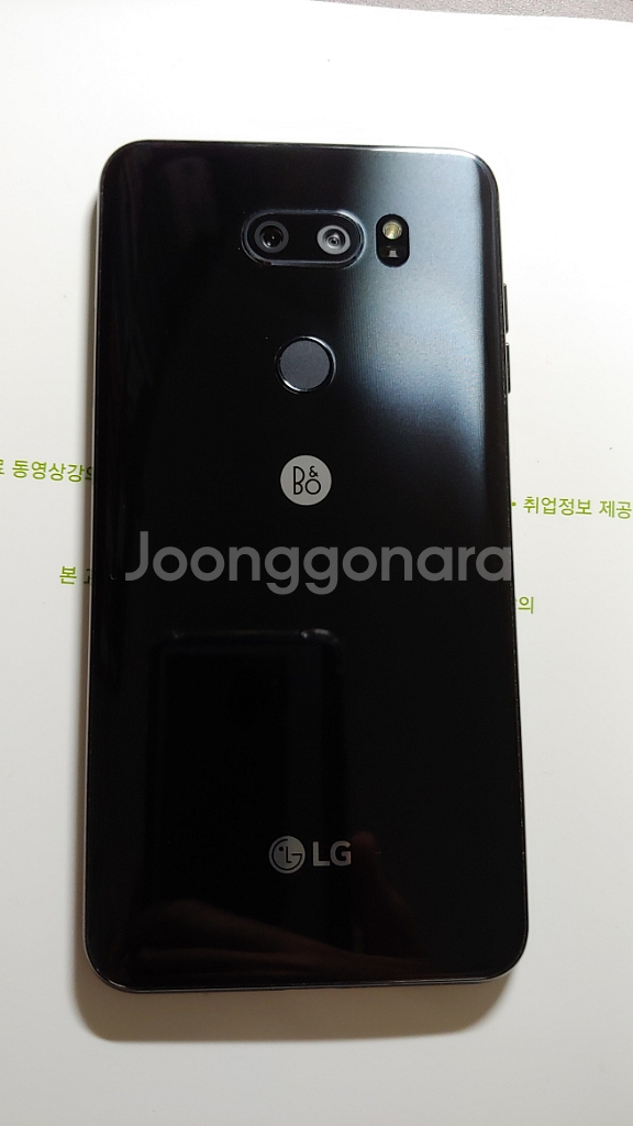S급 V30 급처합니다. 케이스랑 배터리 충전기 포함--1