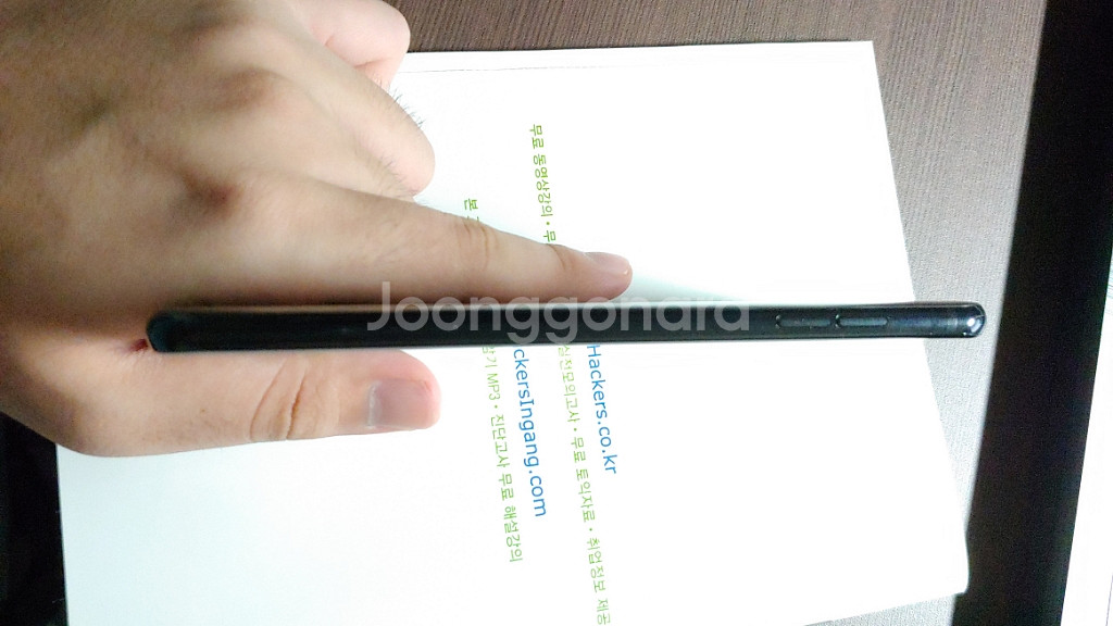 S급 V30 급처합니다. 케이스랑 배터리 충전기 포함--2
