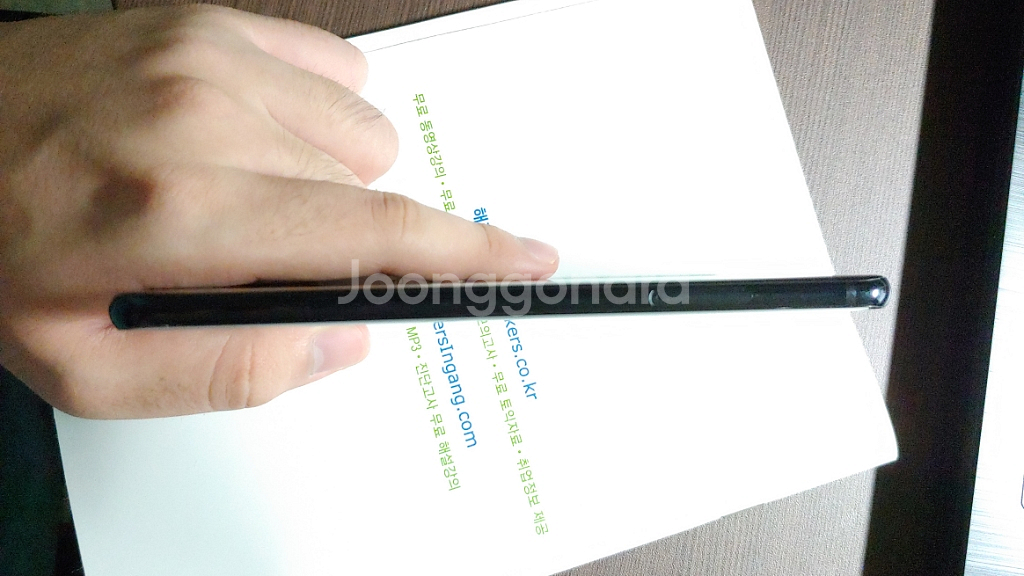 S급 V30 급처합니다. 케이스랑 배터리 충전기 포함--3
