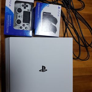 ps4 pro화이트7218 1tb   35  부산