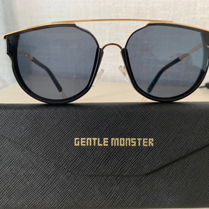 젠틀몬스터 K-1 02 (G) 판매합니다