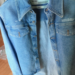 18 f/w offwhite 데님 자켓 40size팝니