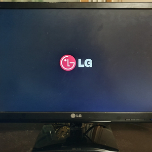 LG 모니터 60Hz 모델명 E2441T-BN 팝니다