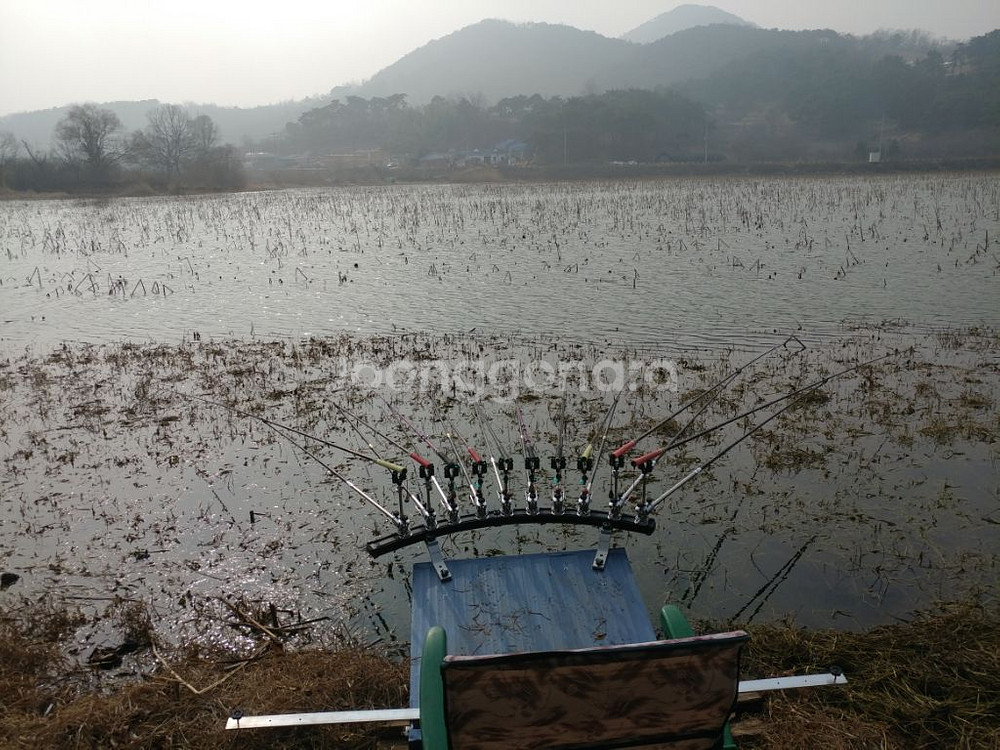 발판좌대 팝니다--1