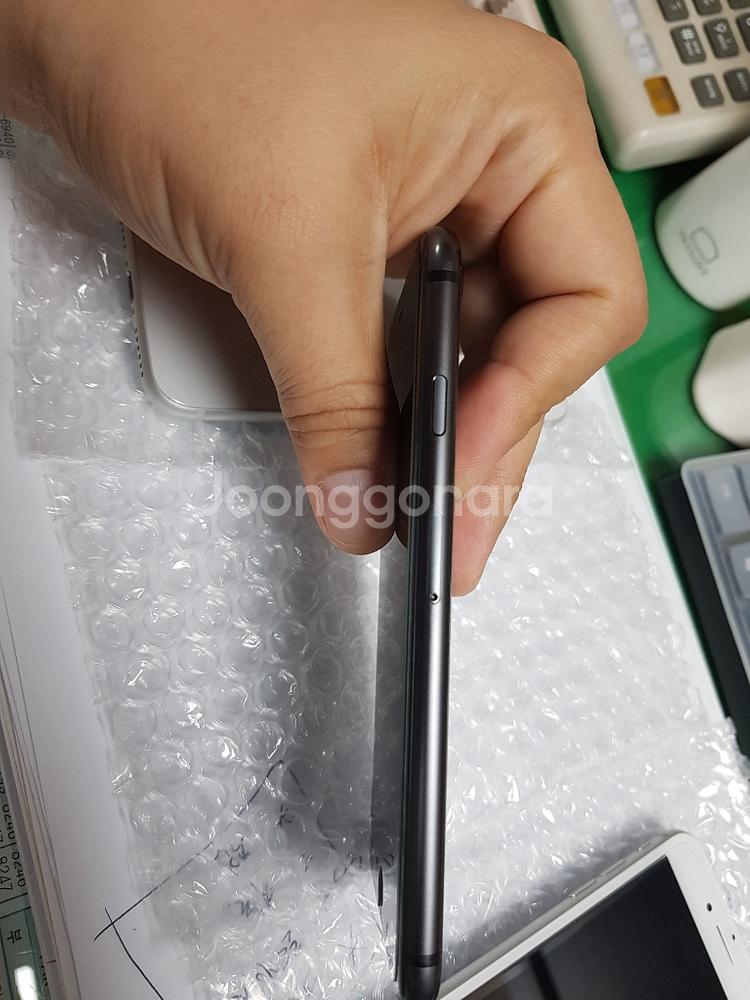 아이폰8 검정 s급 64기가팝니다 (91프로)--2