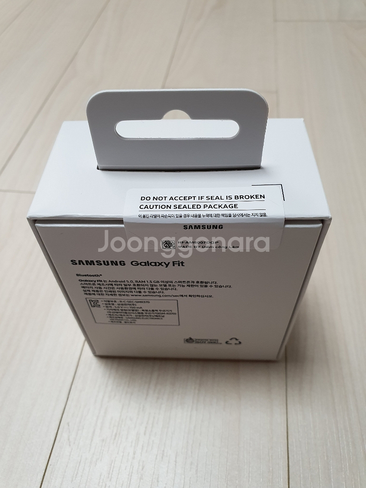 갤럭시 핏 실버색상 미개봉상품 판매합니다.--1