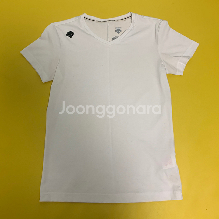 데상트 브이넥 티셔츠--0