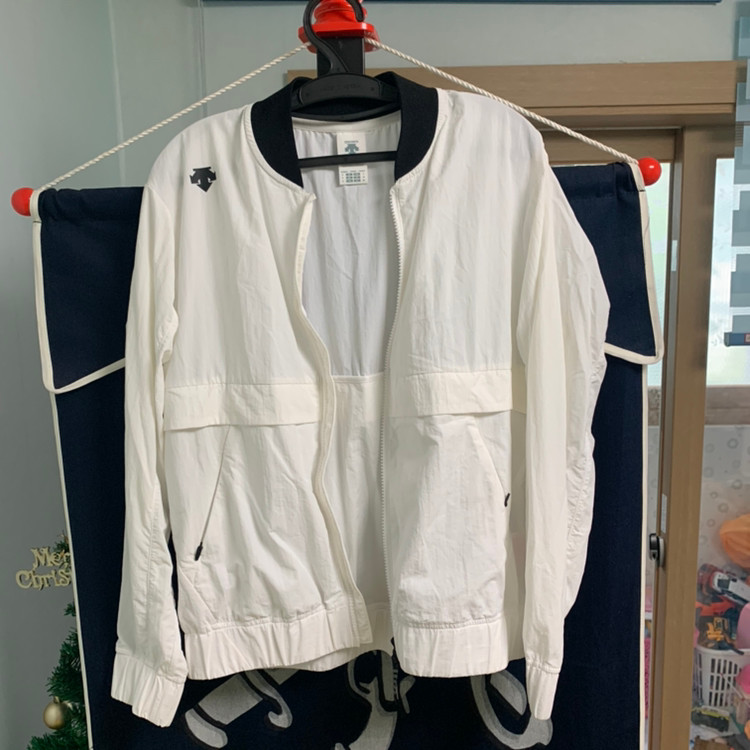 데상트 바람막이--0