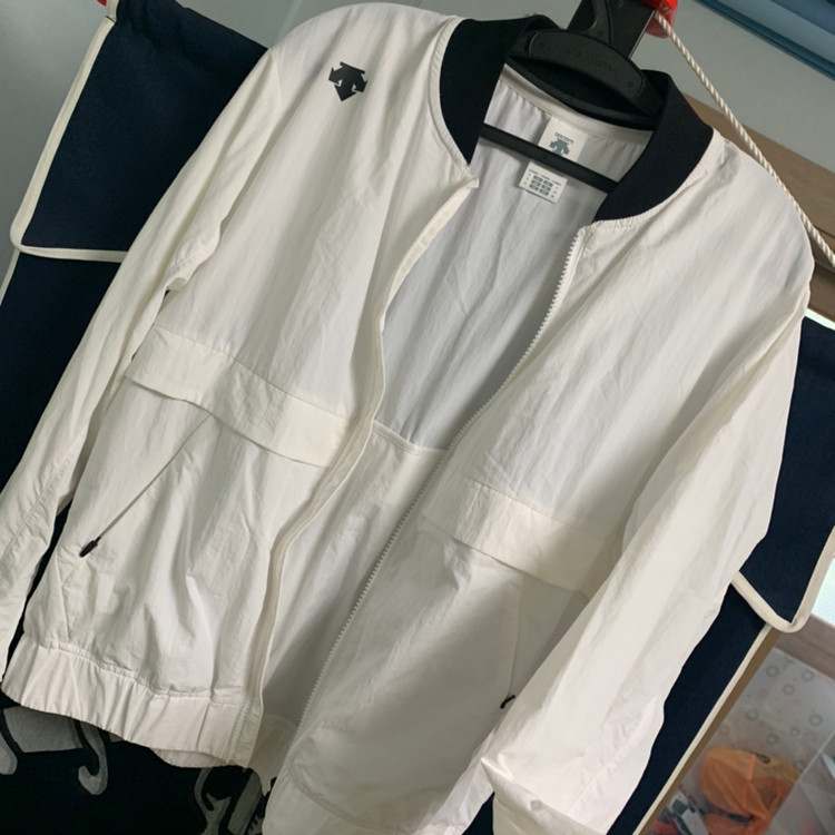 데상트 바람막이--1