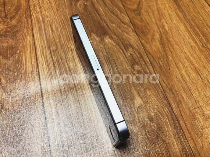 아이폰 se 색깡 스페이스그레이색 배터리 성능 99퍼.--0