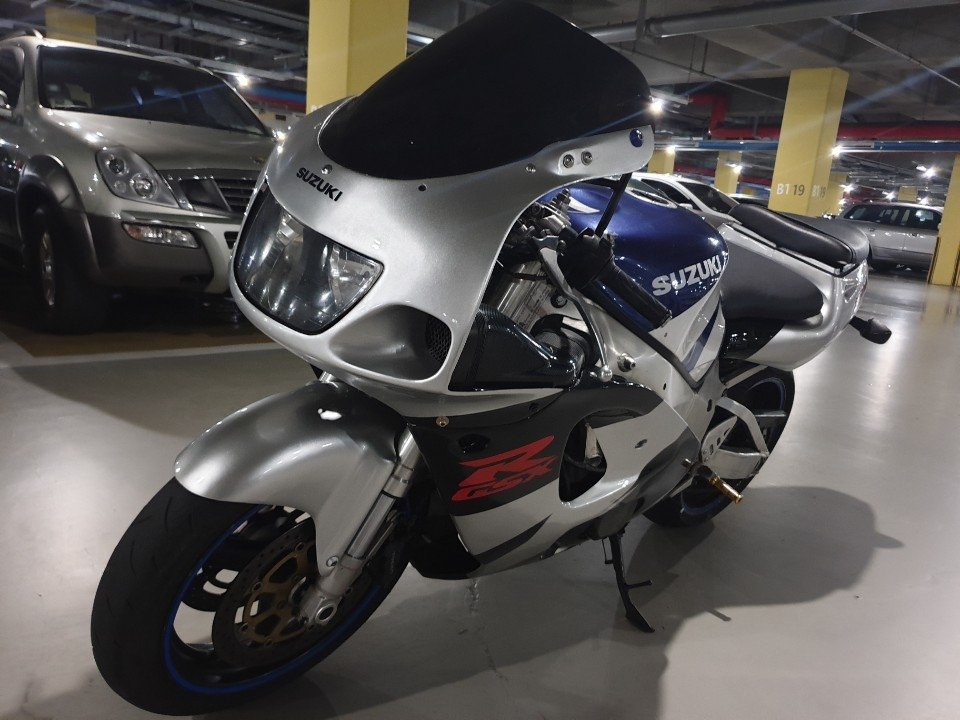 gsx r750--1