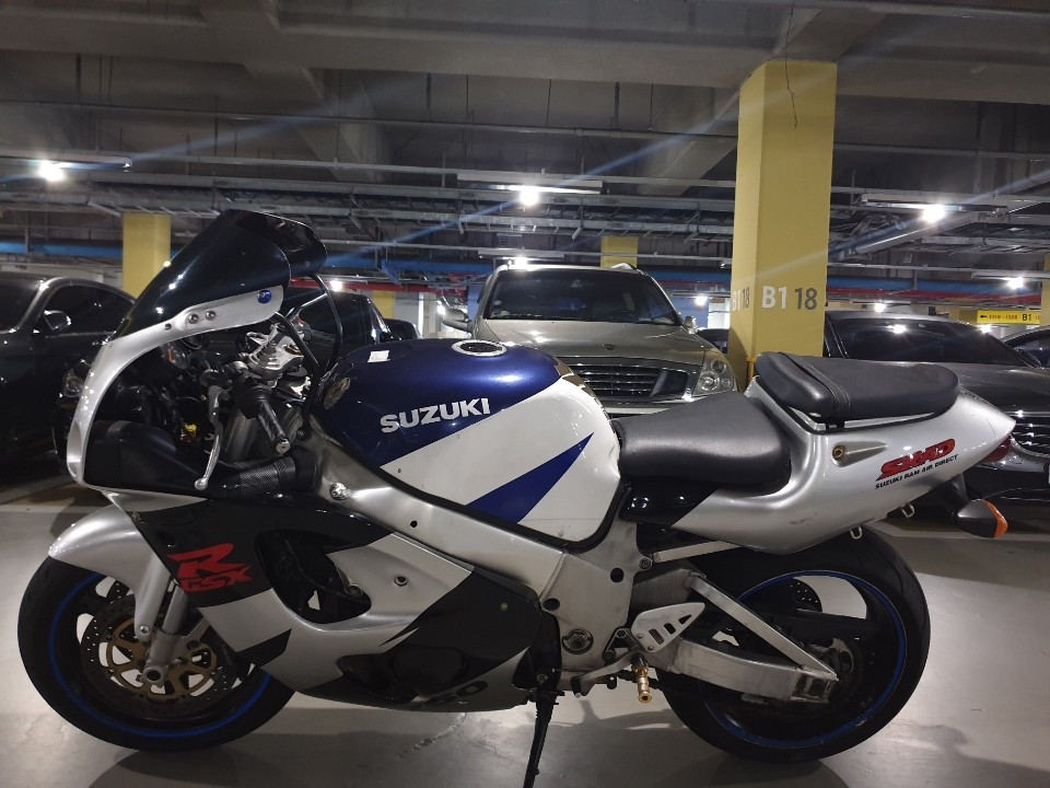 gsx r750--2