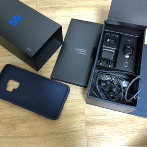 갤럭시 S9 64gb (풀박스) 24만원 팝니다.