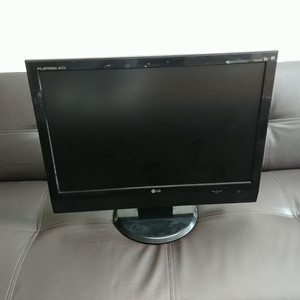 LG LCD22인치 모니터겸 TV 팝니다