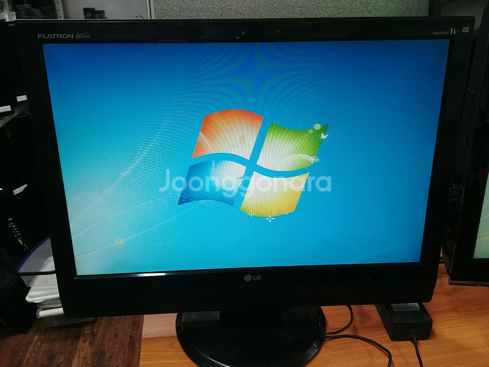 LG LCD22인치 모니터겸 TV 팝니다--2