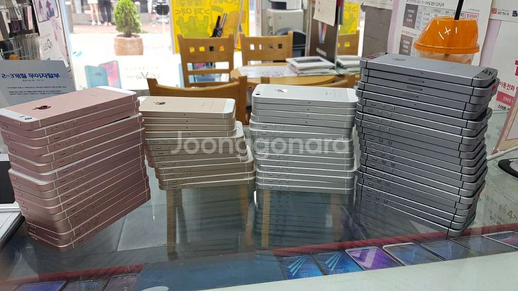 아이폰se 16G 32G 64G 128G 판매합니다--1