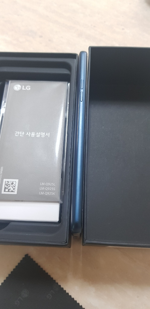 LG Q9--6