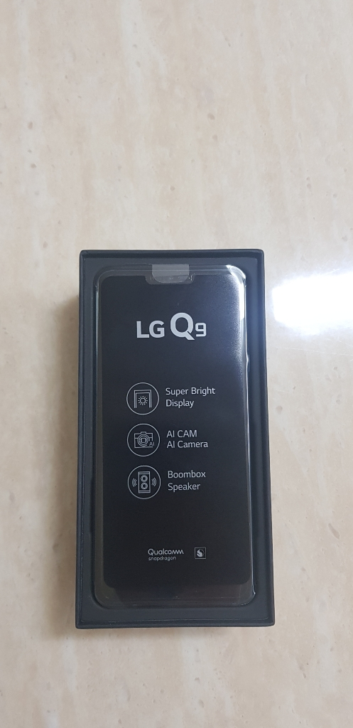 LG Q9--8