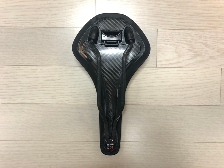 로드 자전거 카본 안장 Fizik Antares R1--1