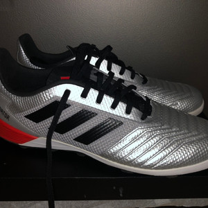 프레데터 19.3 L TF(실버/270) 팝니다