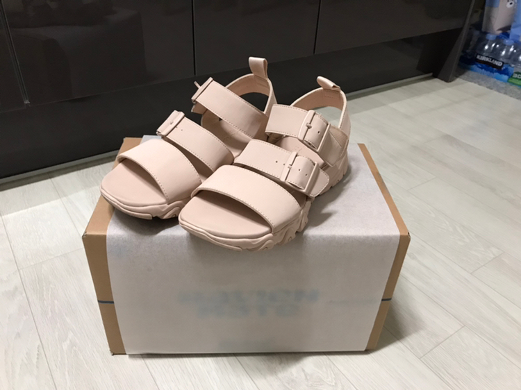 스케쳐스 샌들 240~245 올여름초구입 딱2번신음--1