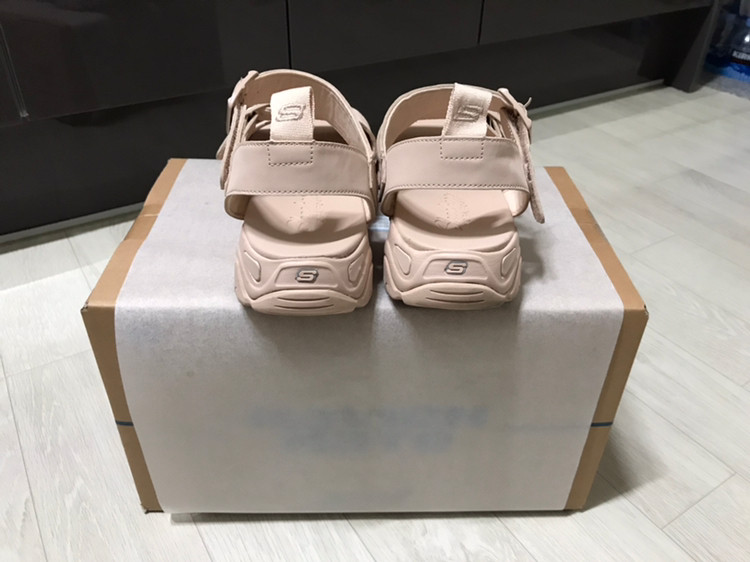 스케쳐스 샌들 240~245 올여름초구입 딱2번신음--2