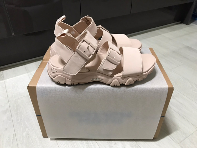 스케쳐스 샌들 240~245 올여름초구입 딱2번신음--3