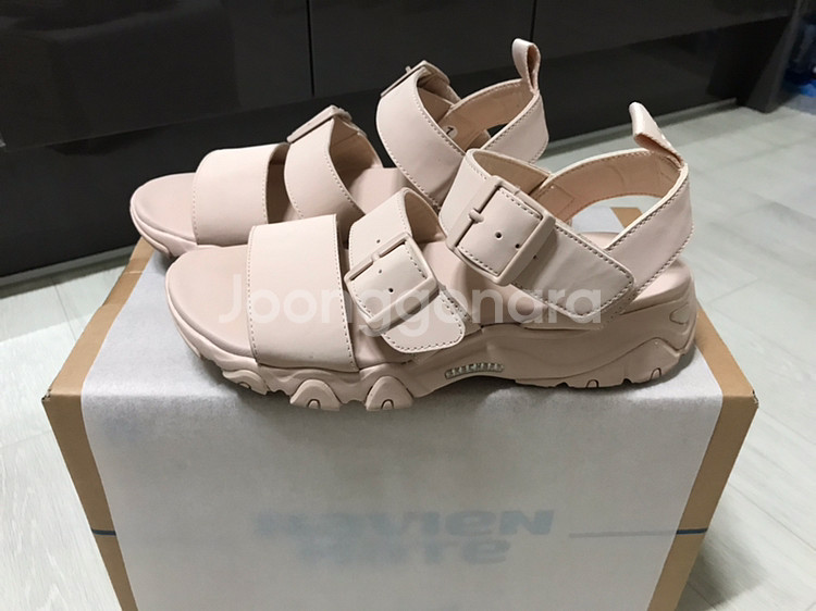 스케쳐스 샌들 240~245 올여름초구입 딱2번신음--4