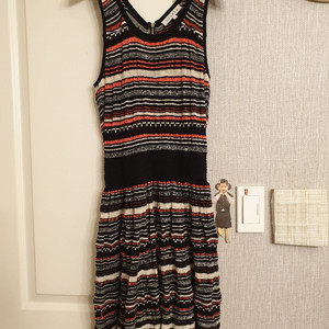 산드로 민소매 니트원피스