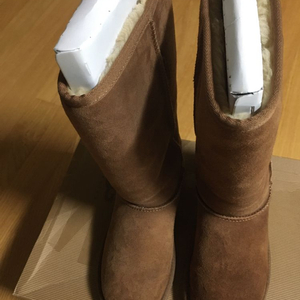 ugg 톨 uk4size 235-240 8만