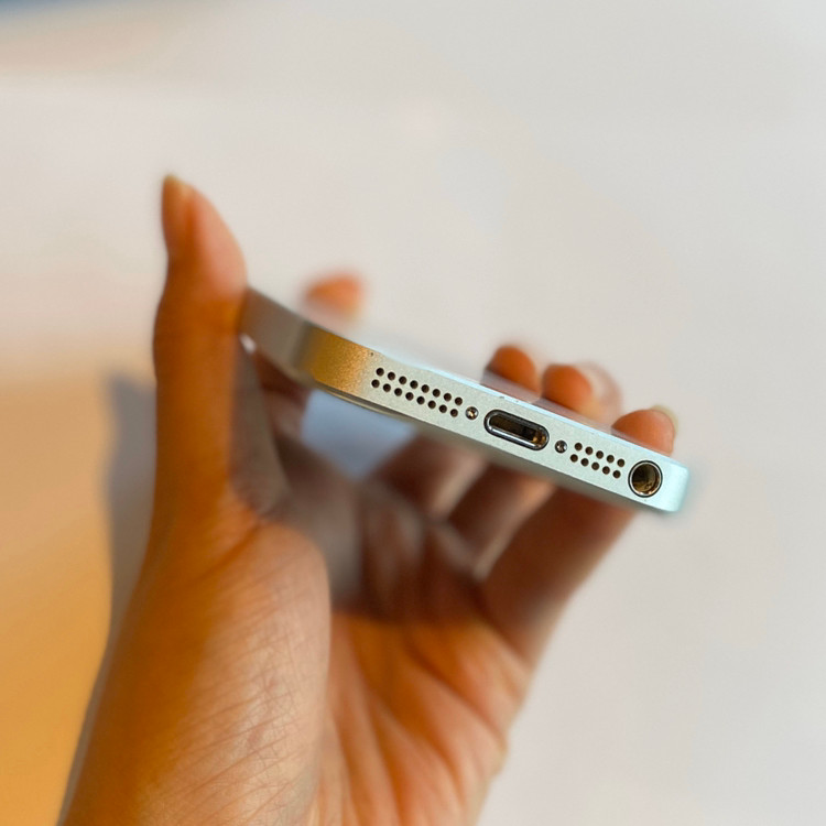 가격내림!!)아이폰SE 64G 실버 A급+!!--3