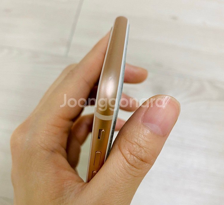 아이폰8 골드 256g 공기계 팝니다.--3