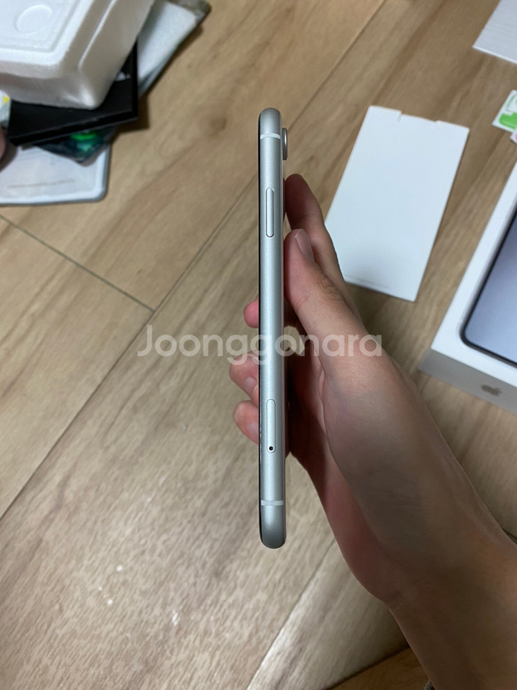 아이폰XR 64기가 화이트 판매합니다--1
