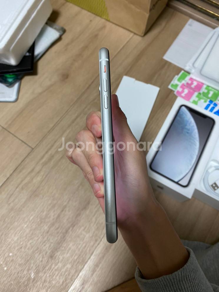 아이폰XR 64기가 화이트 판매합니다--2